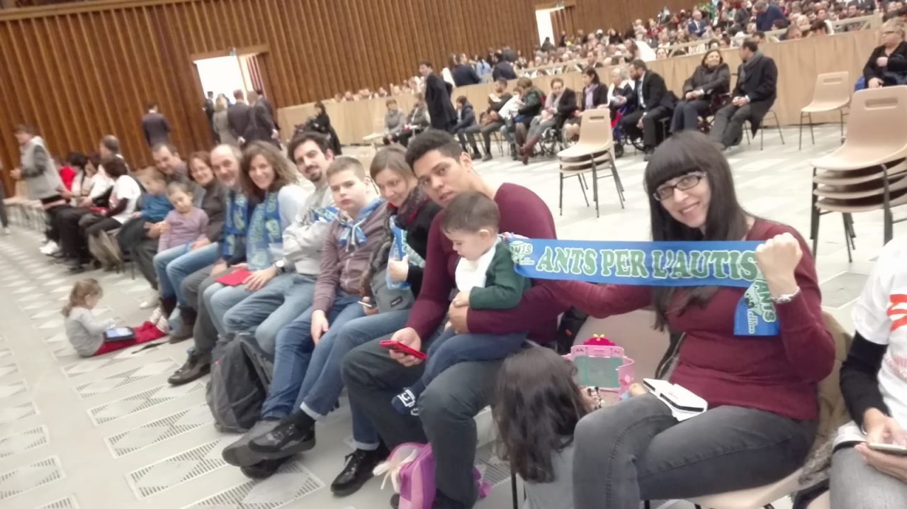 Il bimbo che ha interrotto l’udienza del Papa VIDEO