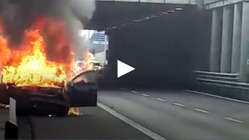 Auto prende fuoco in Tangenziale Est: un morto carbonizzato VIDEO