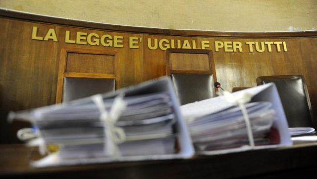 Due dipendenti delle Dogane a processo per concussione