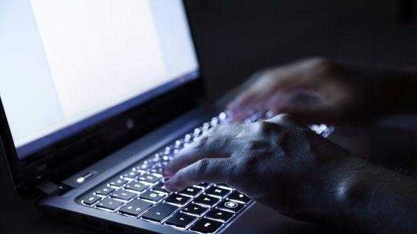 Prof mantovano arrestato per pedopornografia: ha 38anni e un precedente per lo stesso reato