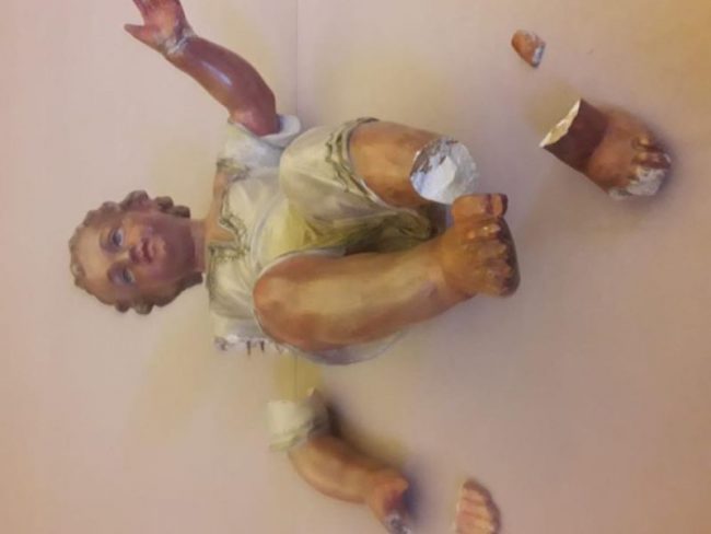 Mutilato il Bambin Gesù e San Giuseppe: presepe vandalizzato nel Mantovano