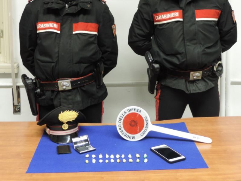 Detenzione e spaccio sostanze stupefacenti: arrestato 24enne