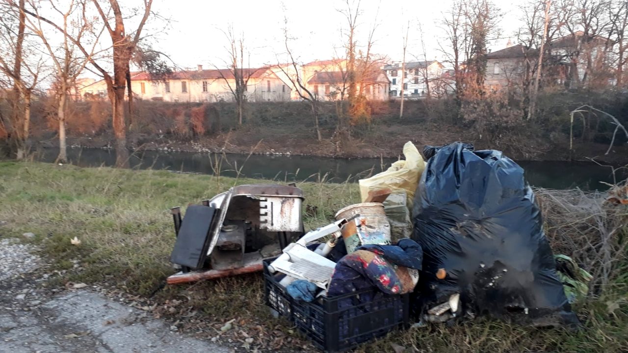 Chiese Asola: volontari al lavoro per pulire gli argini