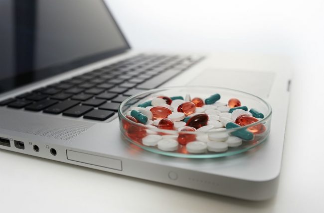 Farmaci online, Lombardia prima a mettere una stretta alle farmacie del web