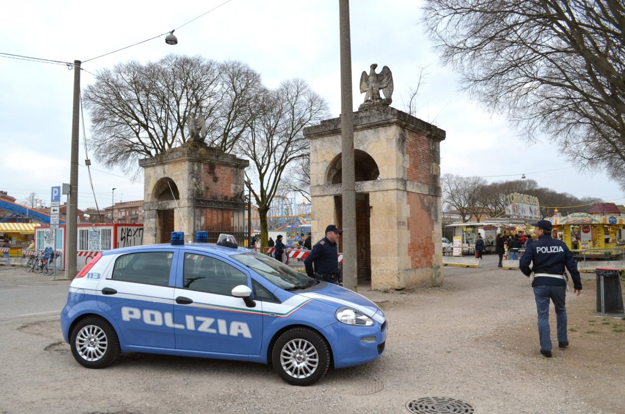Mantova degrado: minorenne dorme nella cabina dell’Enel