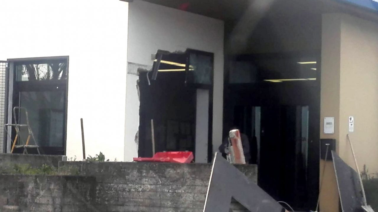 Aumentano gli attacchi ai bancomat: la Prefettura si organizza per contrastarli