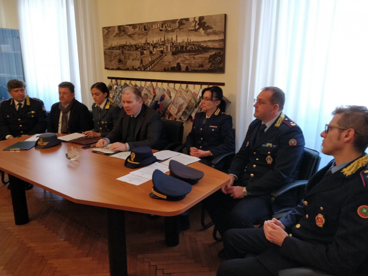 Mantova polizia: controlli nei centri massaggi e al campo nomadi