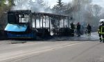 Sequestra autobus in gita scolastica e gli dà fuoco FOTO e VIDEO