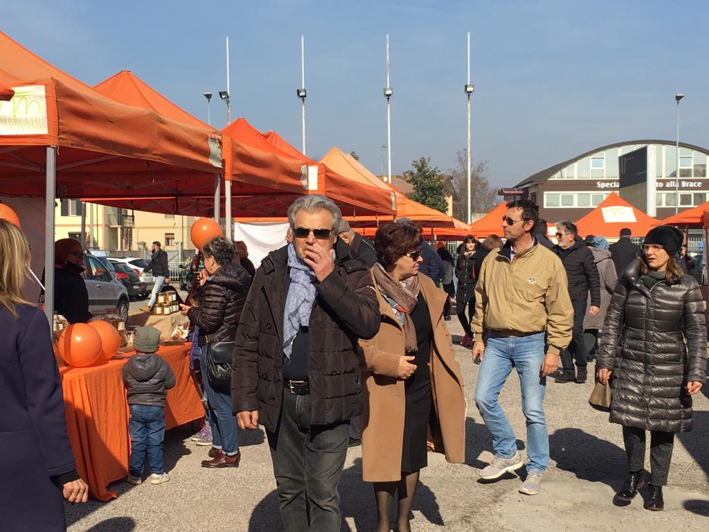 Il mercato contadino di Mantova in aiuto ai pastori sardi