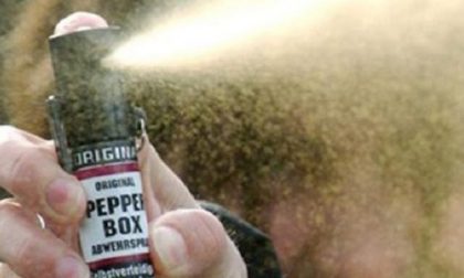 Spray al peperoncino: torna l’incubo in Lombardia, 9 intossicati a scuola