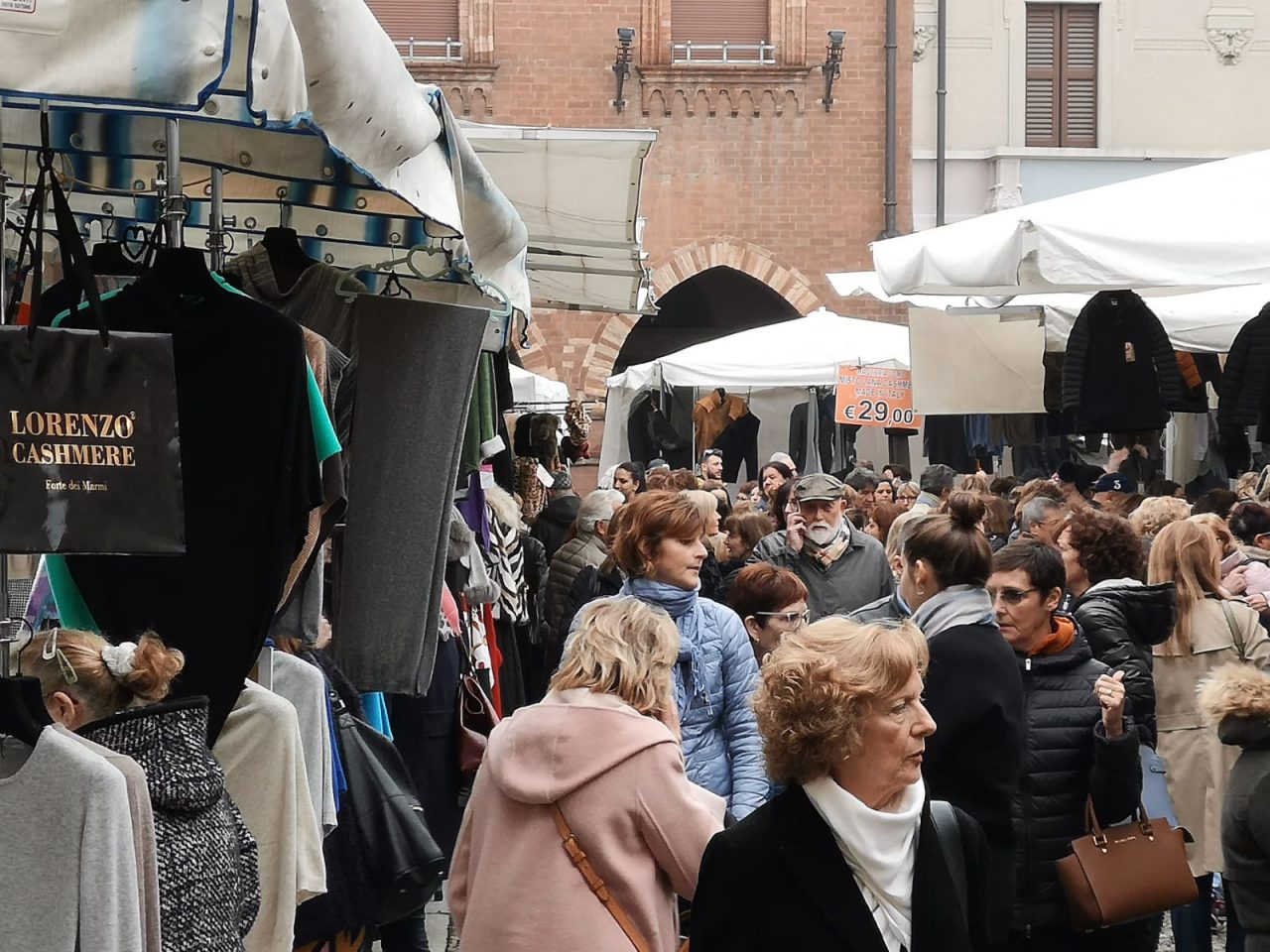 “Gli Ambulanti di Forte dei Marmi®” a Lodi, Viadana e Piacenza nel week-end del 13 e 14 aprile