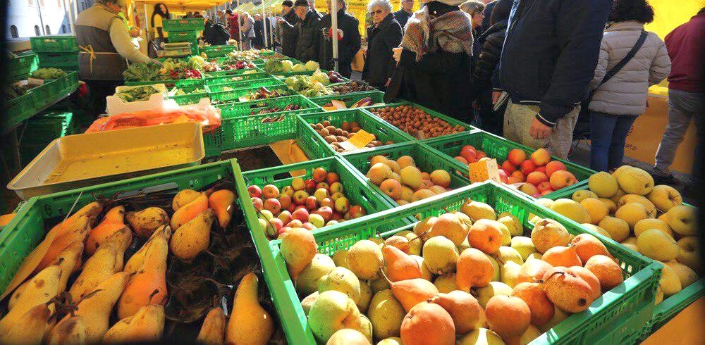 Al mercato di Castel d’Ario si sta meglio senza abusivi e merce scadente