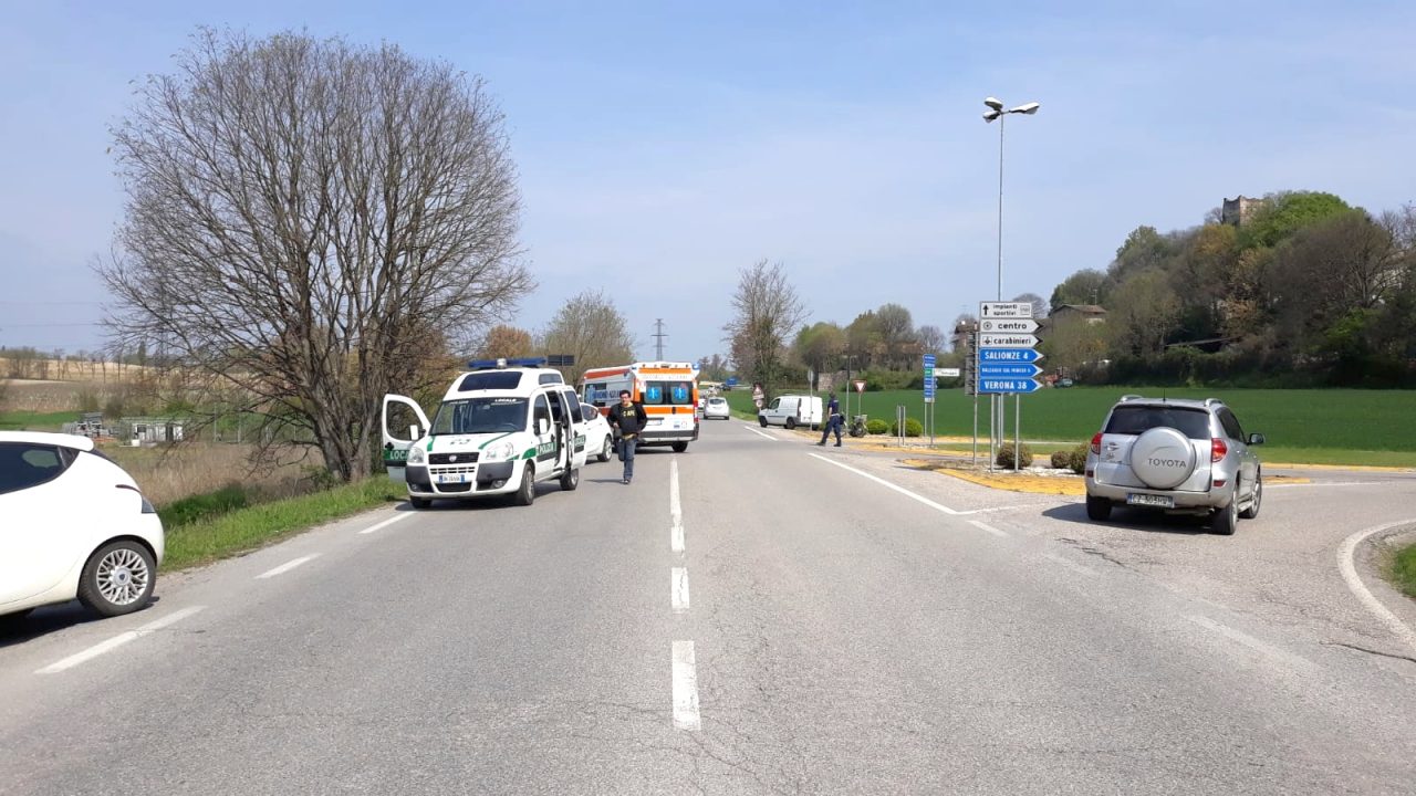 Schianto in moto a Monzambano: grave centauro, illesa la bimba di 10 anni