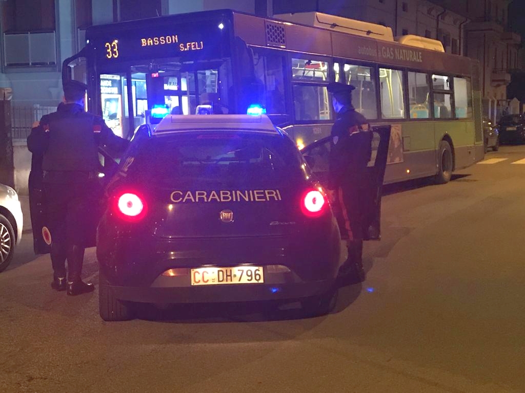 Srilankese sale su un bus e finge di avere una bomba paura a Verona