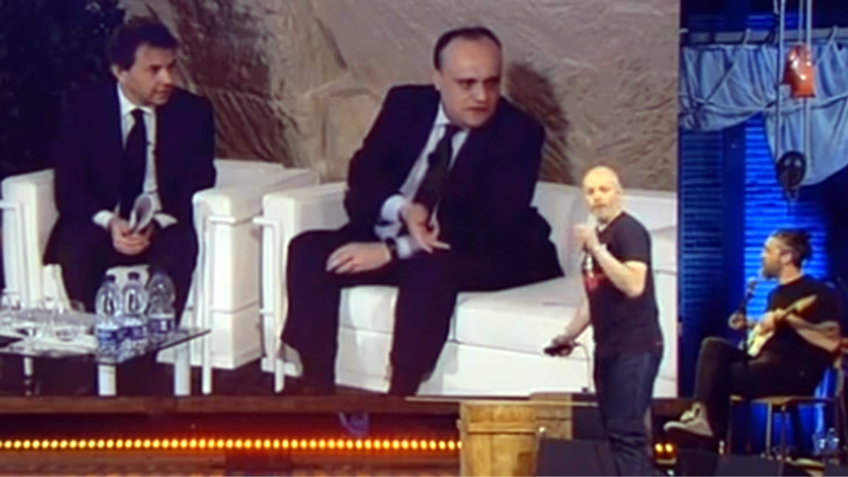 Il ministro Bonisoli: “Venderemo zampe e orecchie di maiale alla Cina”