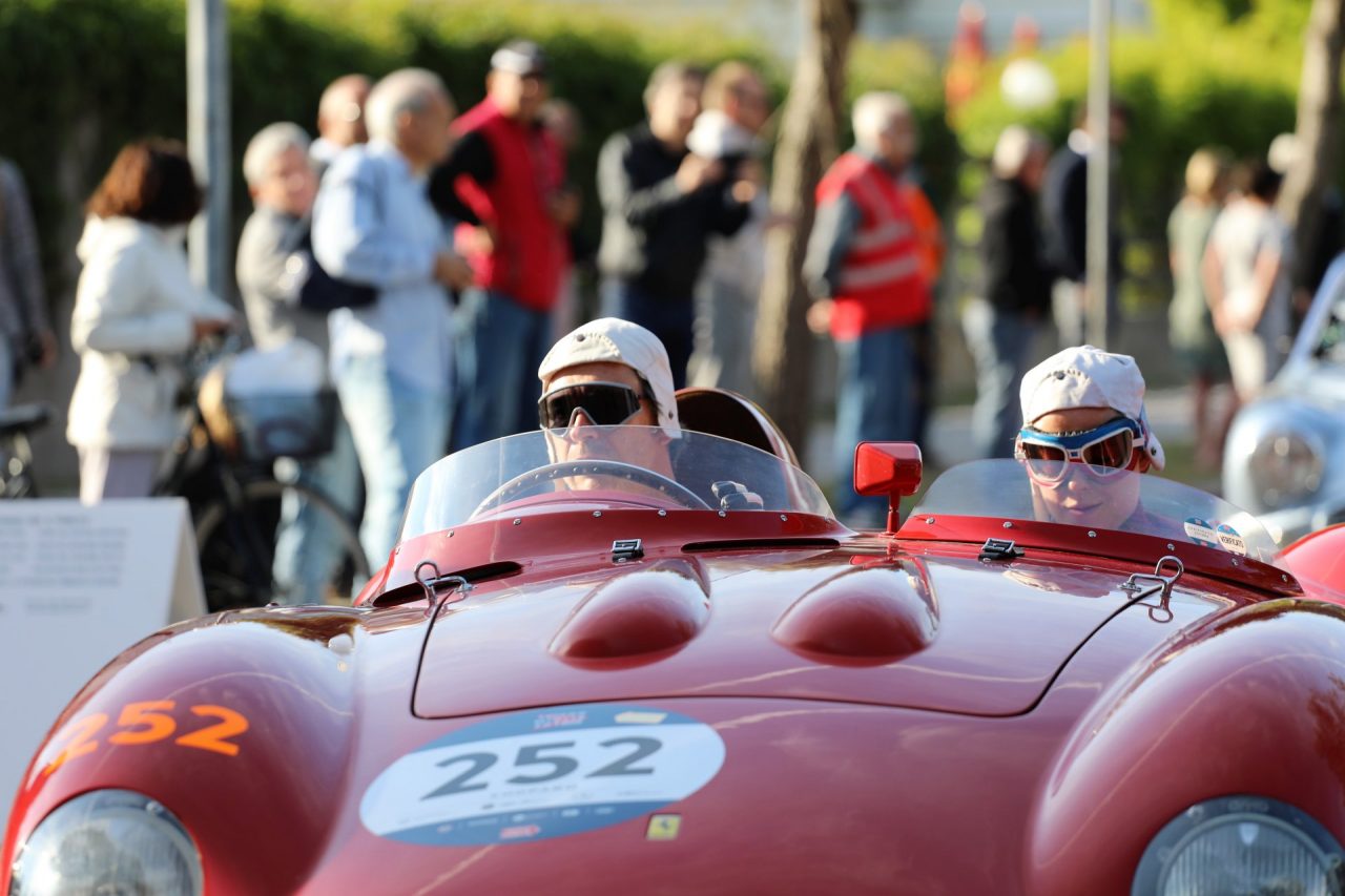 Millemiglia Mantova: i bolidi di un tempo rombano in tutta la provincia FOTO