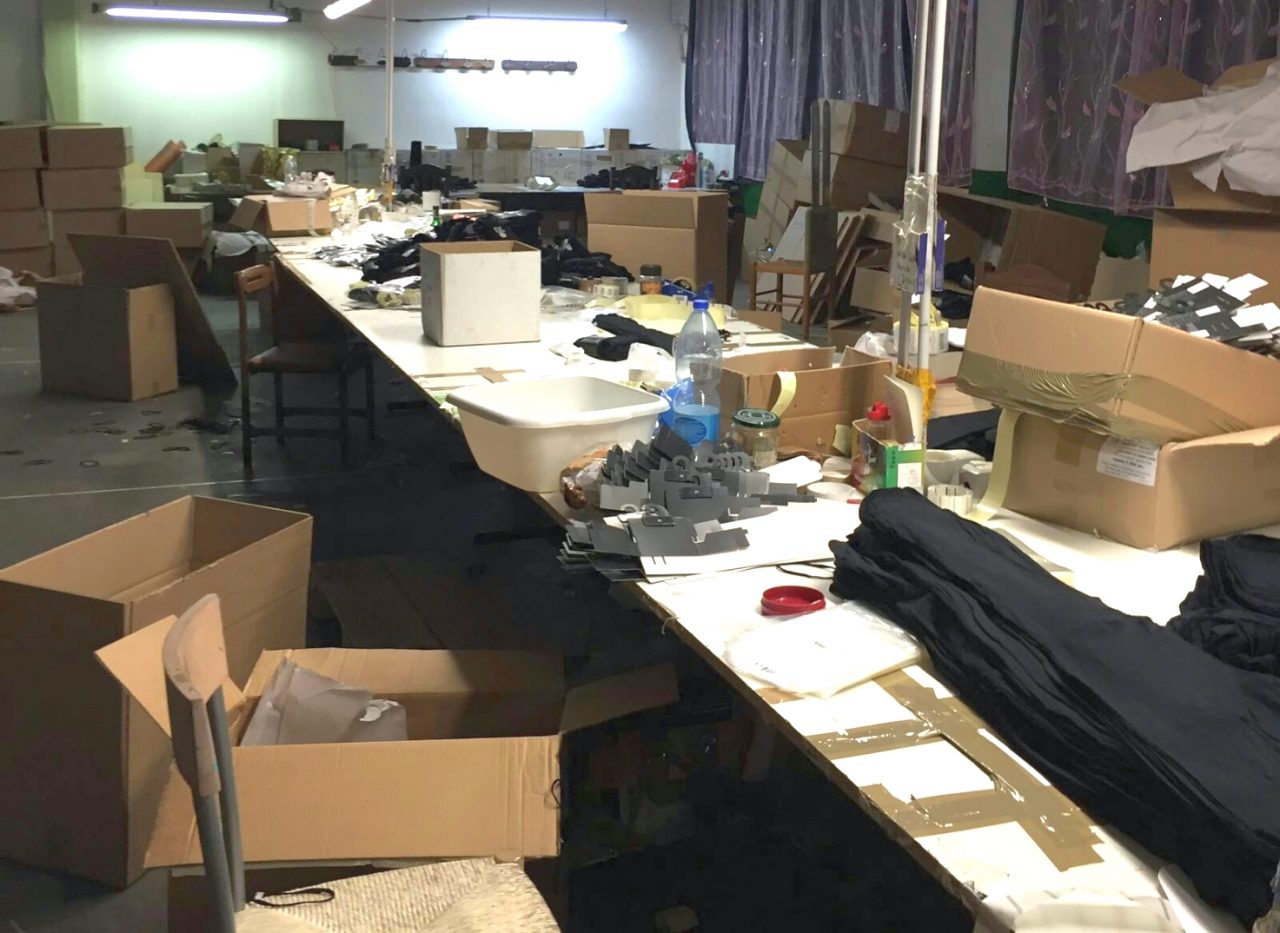 In nero nel laboratorio tessile: due imprenditori di Gazoldo in carcere