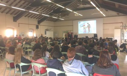 A scuola con i carabinieri: gli alunni imparano la Costituzione