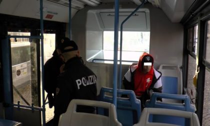 Poliziotti di quartiere a bordo degli autobus di linea: 215 passeggeri controllati