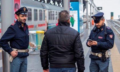 Atti osceni davanti a due giovani fratelli: 38enne denunciato in stazione a Mantova