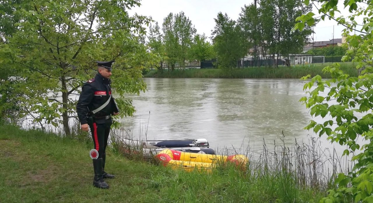 Cadavere nel Mincio a Marmirolo: forse è il pescatore 23enne disperso