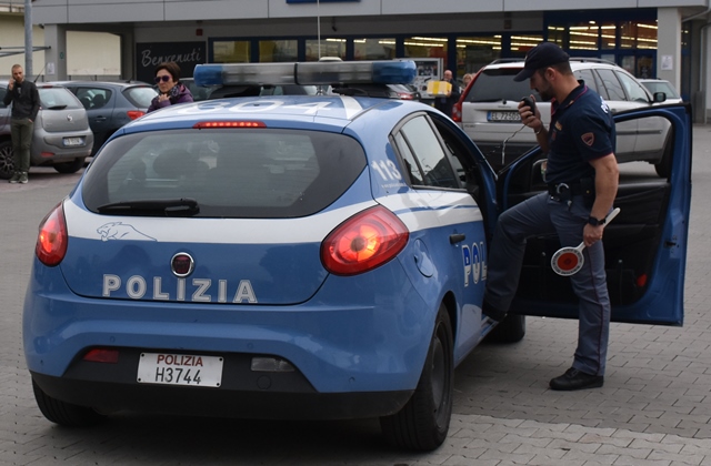 Maxi controlli a Mantova: 7 permessi di soggiorni revocati, 2 foglie di via obbligatori