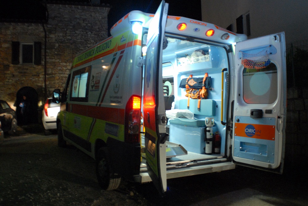 58enne accusa un malore e lo trasportano in ospedale SIRENE DI NOTTE