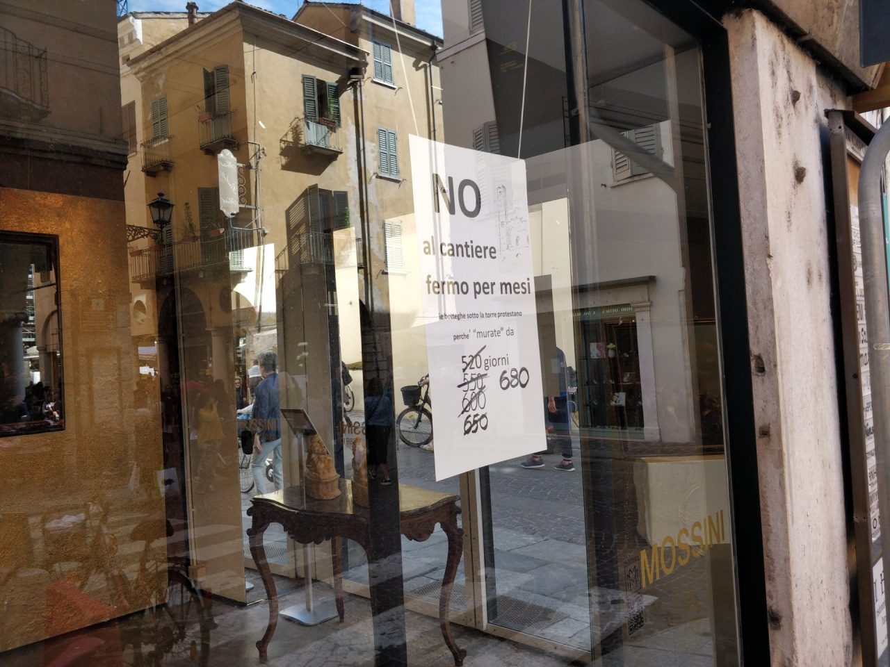 “Murati dal cantiere”: la protesta dei commercianti di Mantova