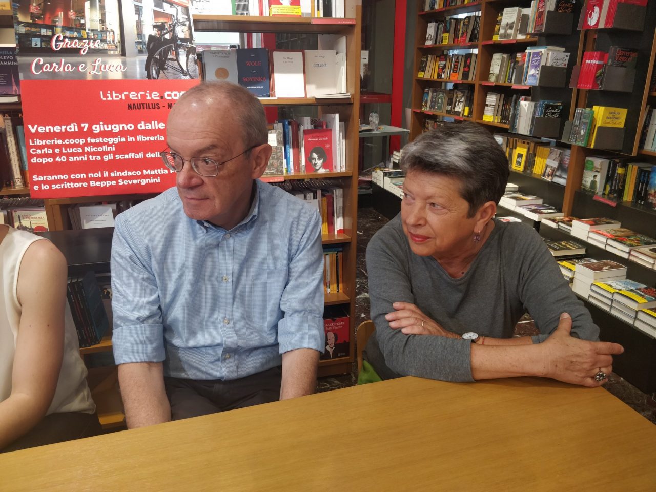 Luca e Carla salutano: in pensione i titolari della libreria Nautilus