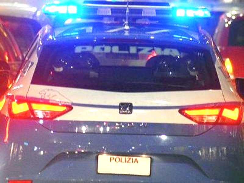 Controlli della polizia: un espulso e otto fogli di via