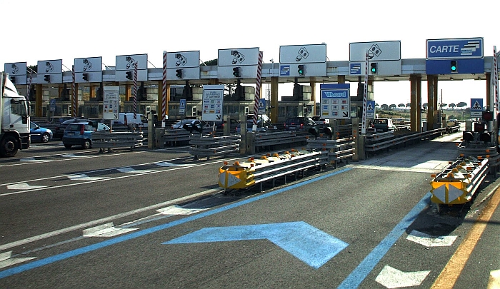 Pedaggi autostradali: aumenti congelati per il 95% della rete