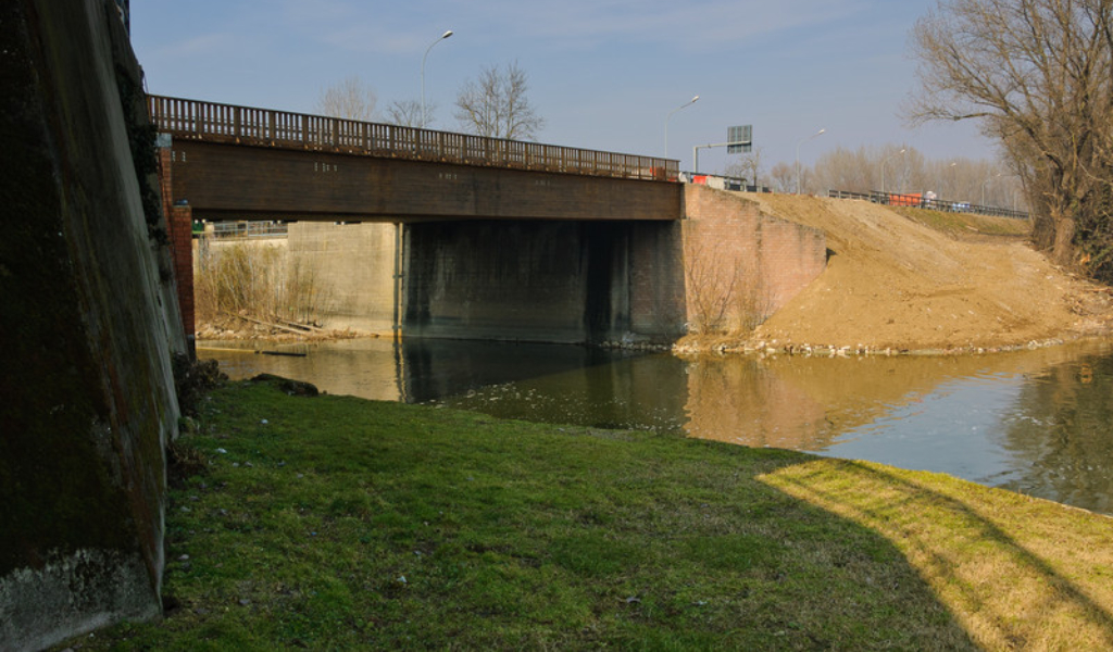 Donna si toglie la vita gettandosi nel lago di Mezzo
