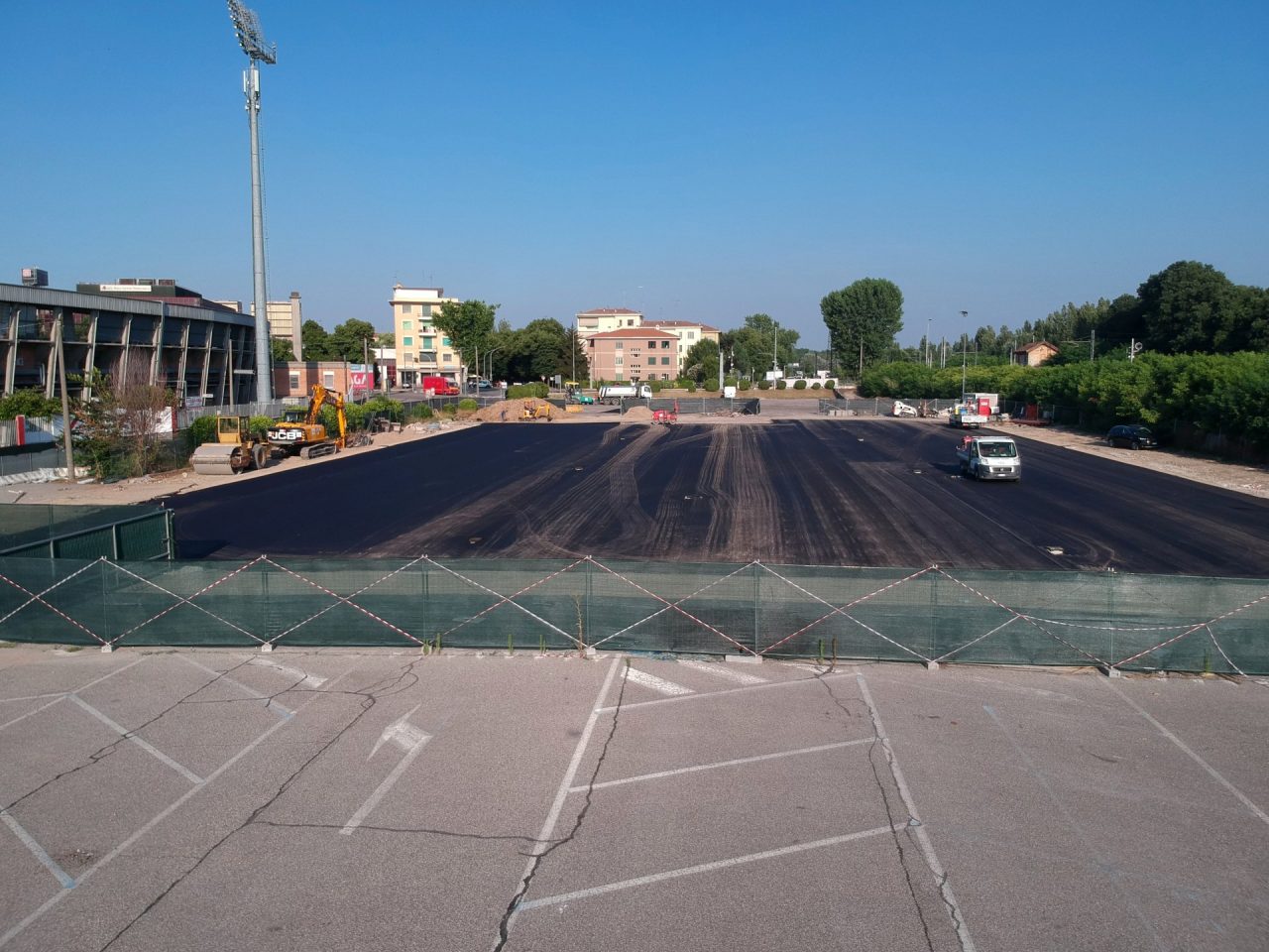 L'area dove si trovava il palasport di Porta Cerese: arriva un parcheggio