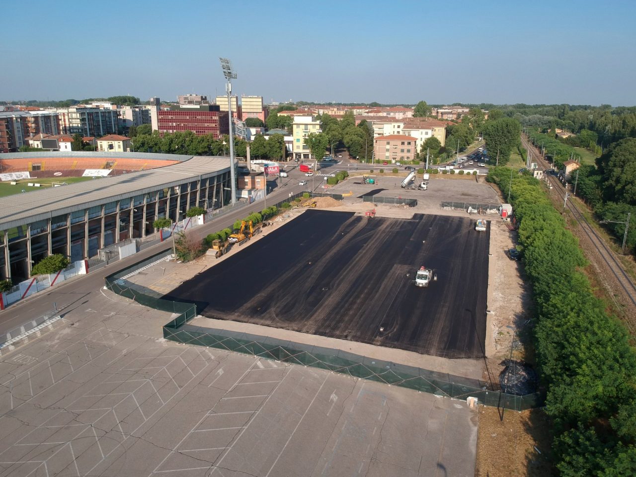 L'area dove si trovava il palasport di Porta Cerese: arriva un parcheggio