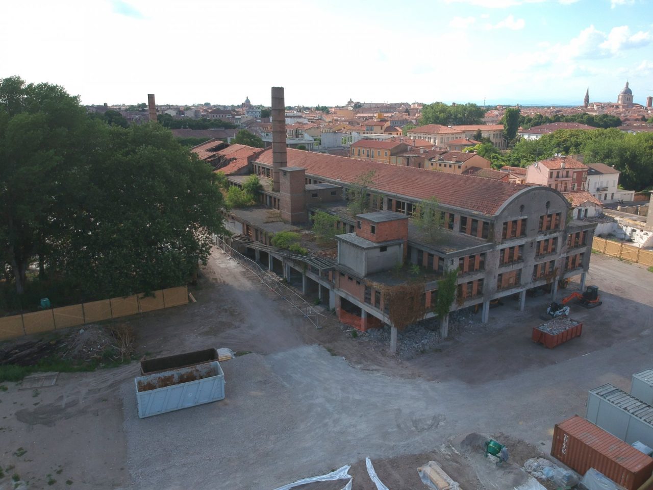 La demolizione dell'ex Ceramica