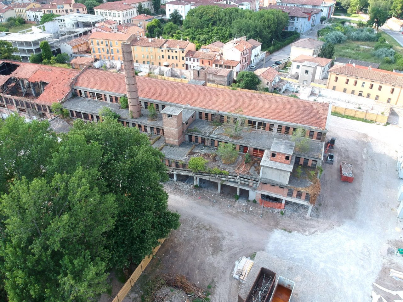 La demolizione dell'ex Ceramica