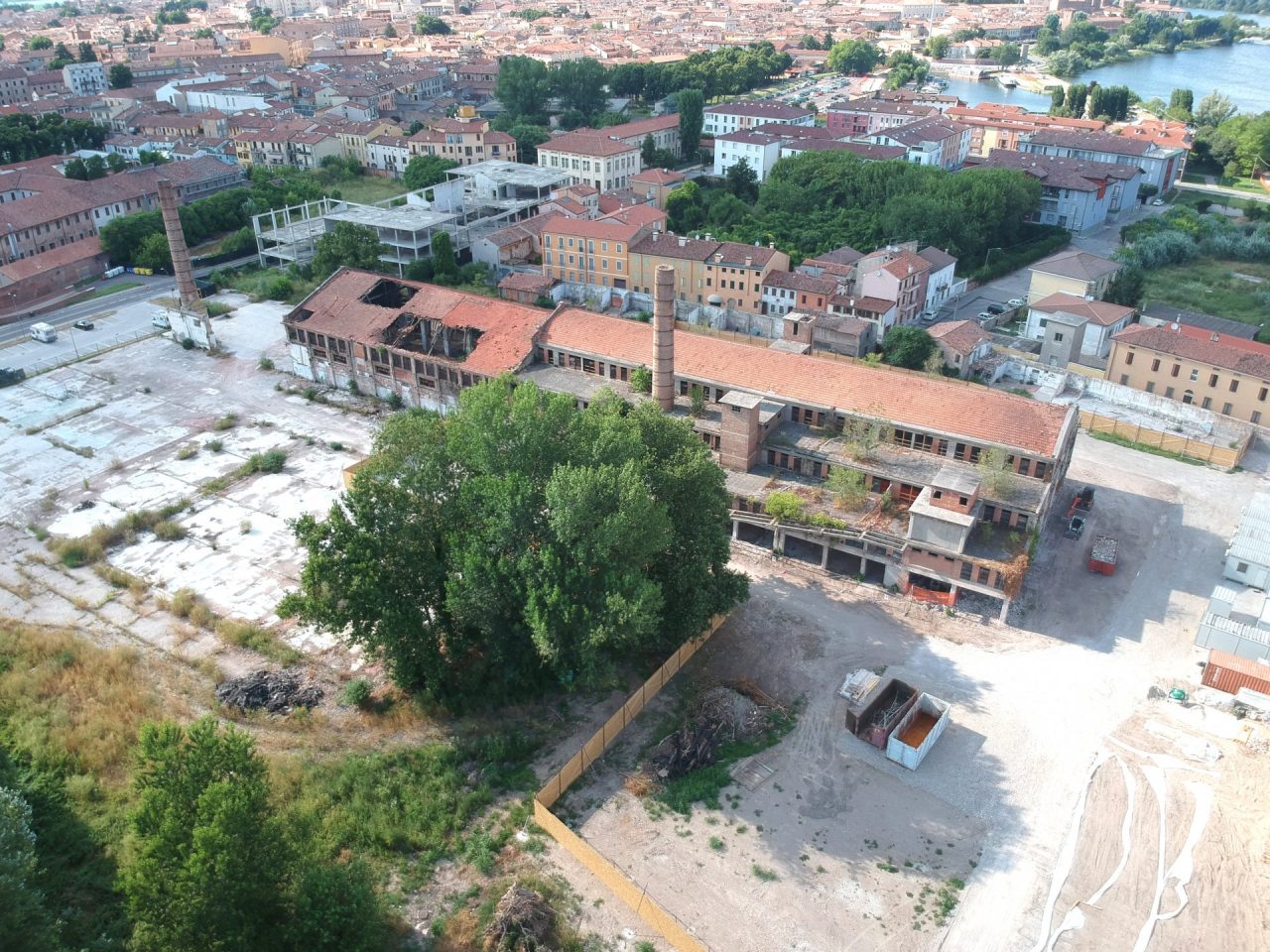 La demolizione dell'ex Ceramica