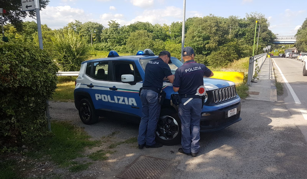 Operazioni di controllo straordinario: sequestro di armi, fermo veicoli ed espulsioni