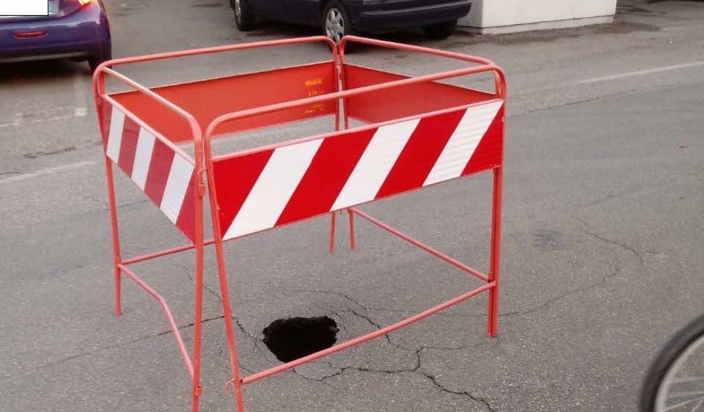 Viadana, il M5S vuole risposte sulla buca in via Sant’Antonio