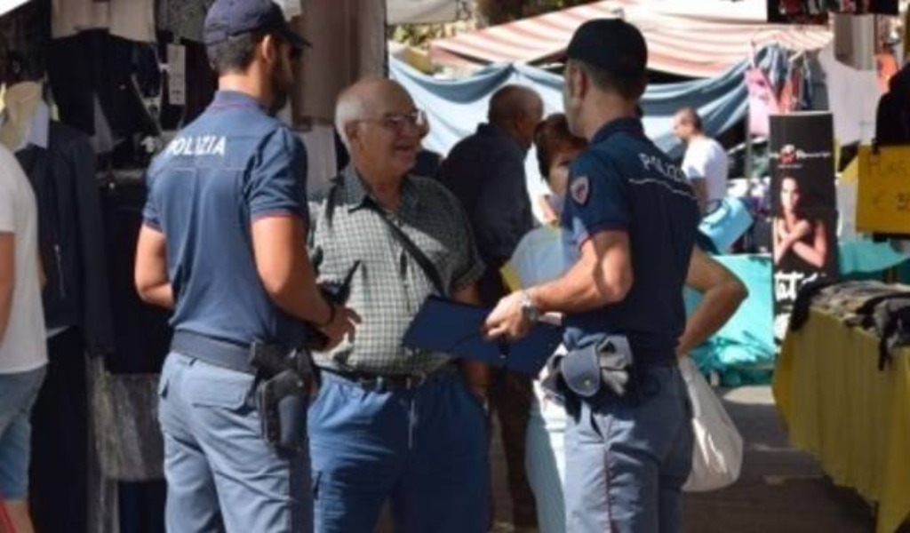 Anziani abbracciati e derubati: i ladri utilizzano il “trucco dell’abbraccio”