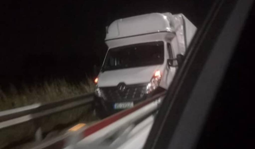 Un altro camioncino incastrato sul ponte di San Benedetto Po
