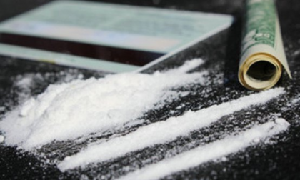 Lascia cadere la cocaina in strada: arrestato pusher 40enne