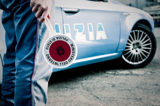 Colto con le mani nel sacco mentre cerca di rubare nel supermercato