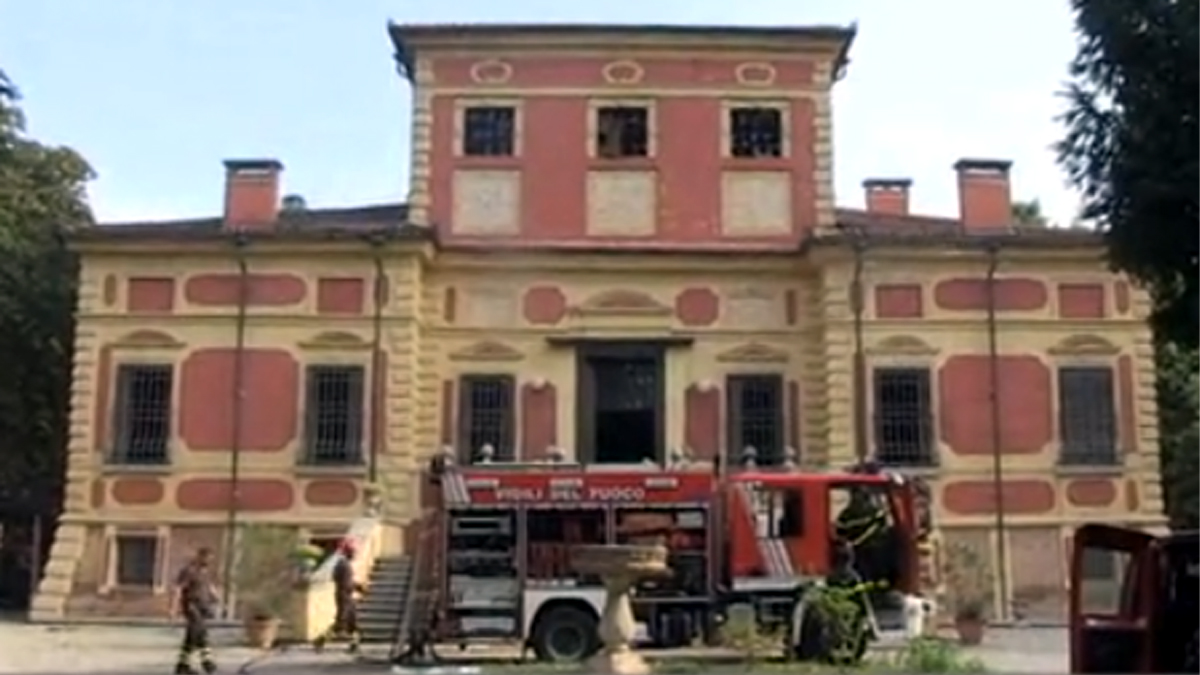 Furto con incendio nell’ex Parlamento del Nord