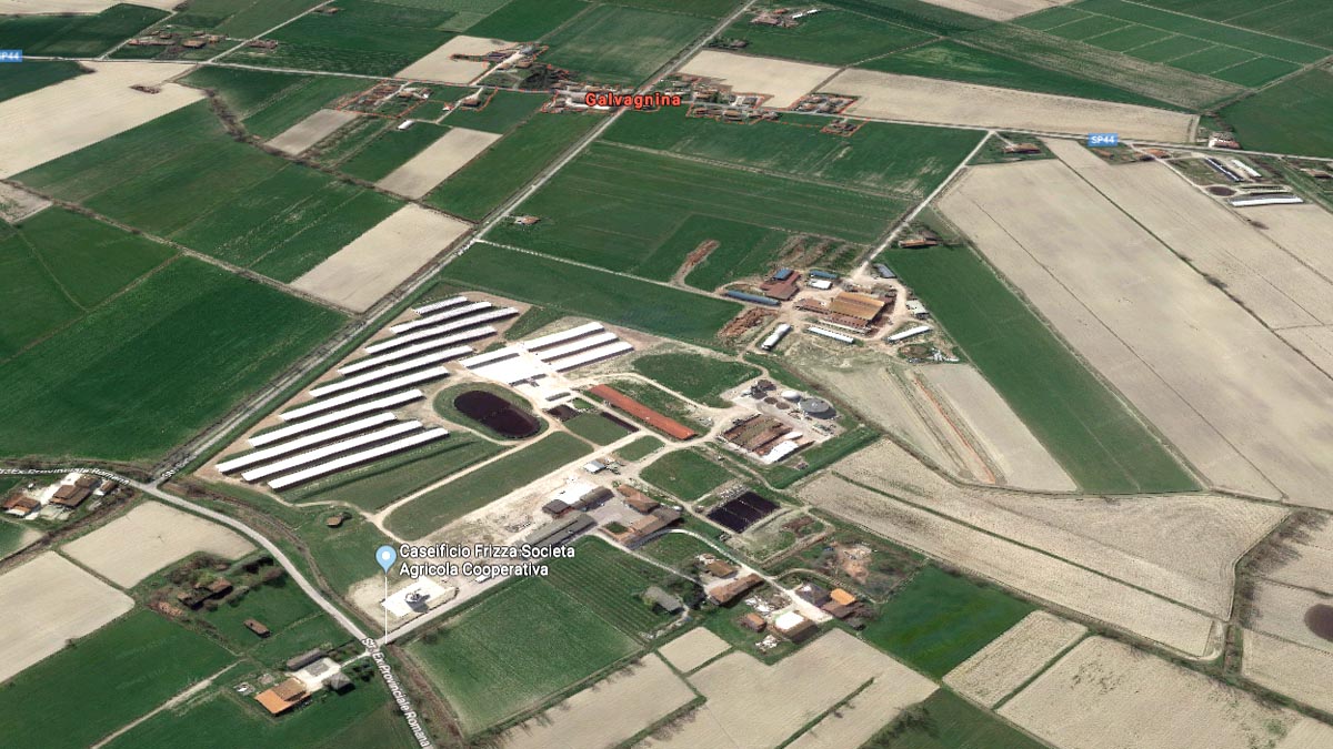 Cade silos, investiti padre e figlio di 3 anni sotto gli occhi della madre: il bimbo è morto