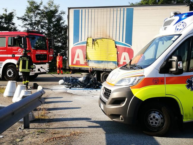 Camionista mantovano travolge e uccide motociclista a Torino