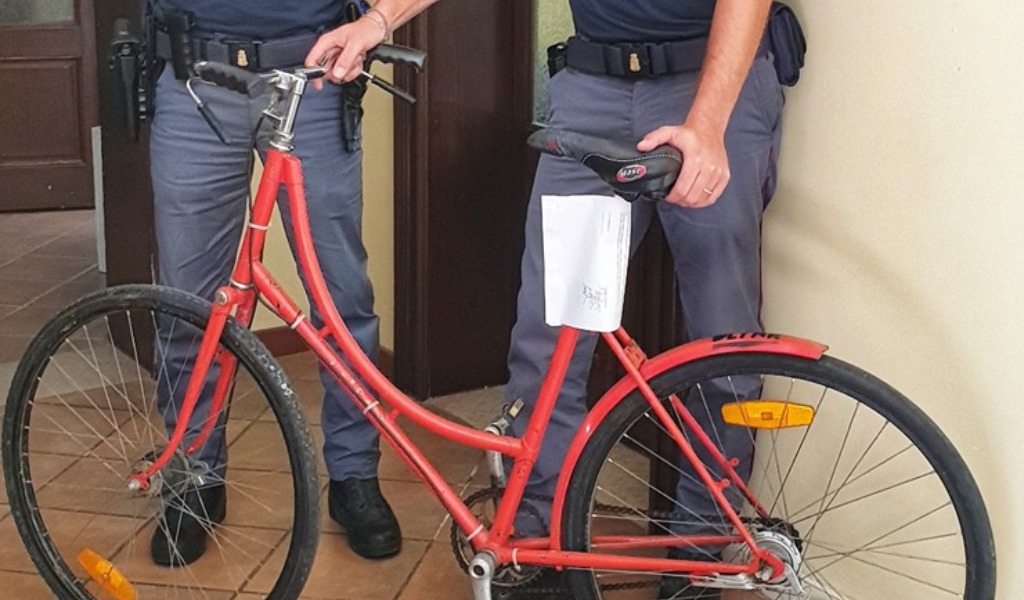 Ladri di biciclette in azione a Mantova, avvistati e denunciati dai cittadini vengono arrestati