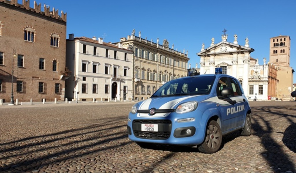 Aggredisce violentemente il fratello minore che lo sta ospitando, 59enne “ammonito”
