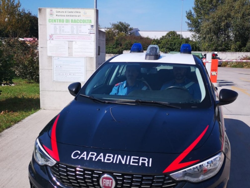 Aggredisce dipendente della piazzola ecologica che gli vieta di scaricare rifiuti