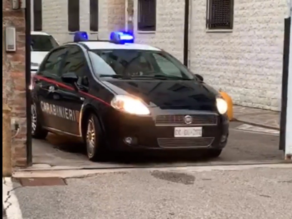 Sfruttamento del lavoro: due imprenditori italiani in custodia cautelare VIDEO